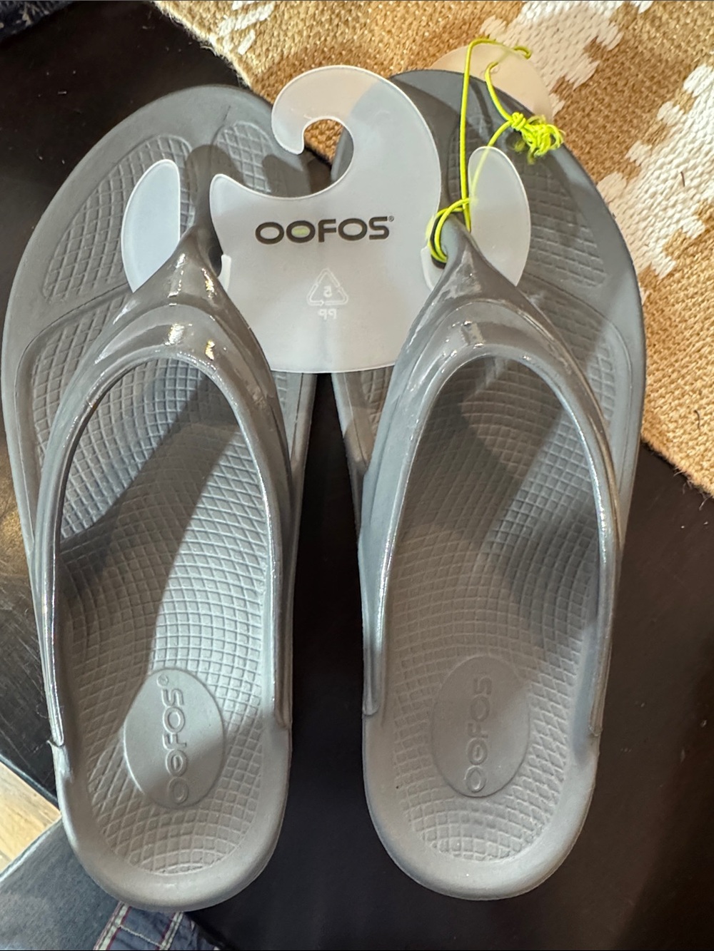 OOFOS Women's Gray Supportive Thong Sandals - Oolala women’s
